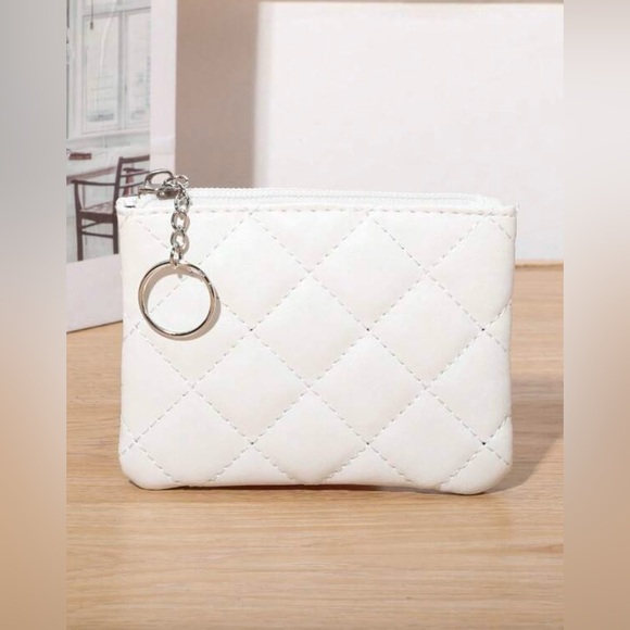 Handbags - ✨ New ✨ Elegant White Quilted Women's Pouch ✨